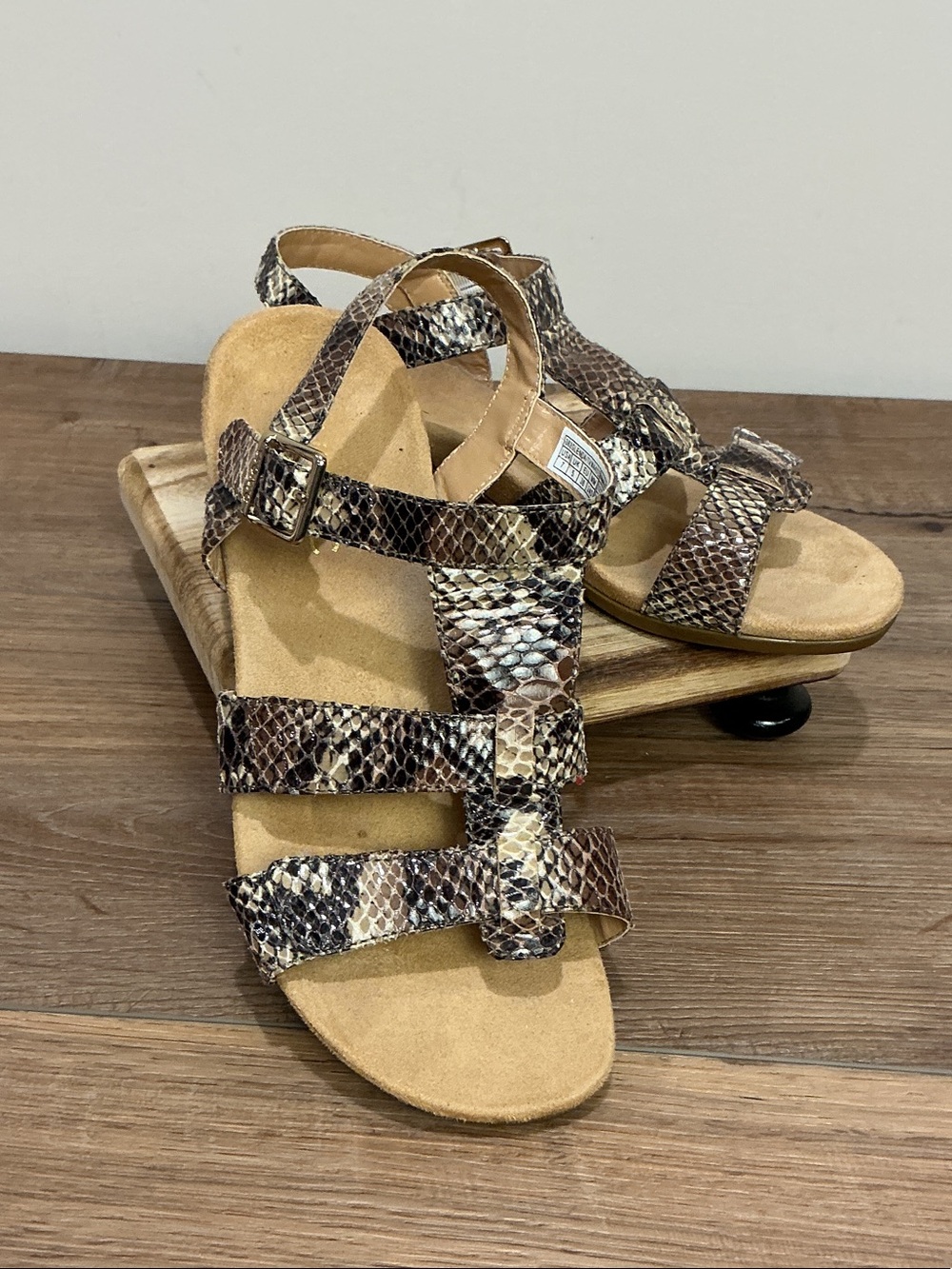 Vionic Glenda Strappy Wedge Adjustable Comfort Sandal Snakeskin Print, size 7